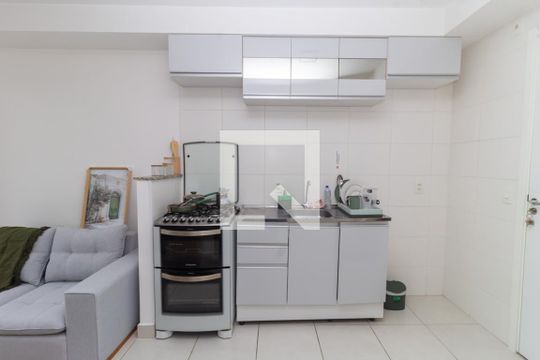 Cozinha de apartamento para alugar com 1 quarto, 29m² em Jardim da Gloria, São Paulo