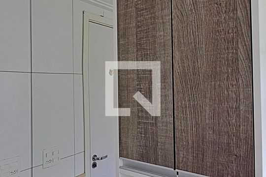 Detalhe banheiro de apartamento para alugar com 2 quartos, 47m² em Parque São Vicente, Mauá