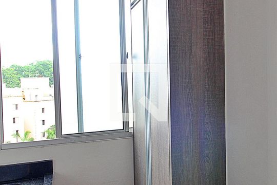 Detalhe da area de serviço de apartamento para alugar com 2 quartos, 47m² em Parque São Vicente, Mauá