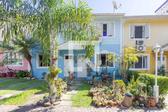 Fachada de casa de condomínio à venda com 3 quartos, 77m² em Sarandi, Porto Alegre