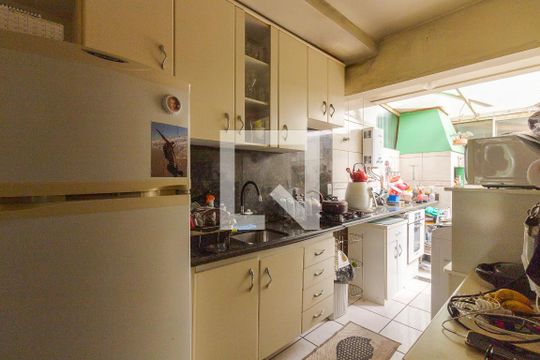 Cozinha de casa de condomínio à venda com 3 quartos, 77m² em Sarandi, Porto Alegre