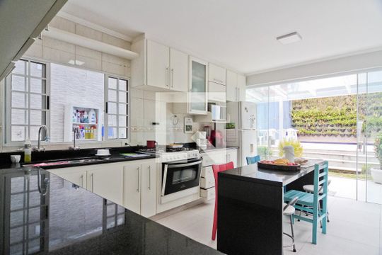 Casa para alugar com 3 quartos, 480m² em Vila Palmeiras, São Paulo
