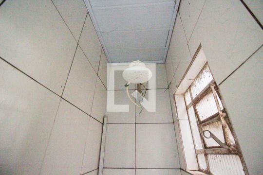 Banheiro de casa para alugar com 1 quarto, 33m² em Vila Carolina, São Paulo