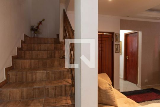 Escada de casa à venda com 3 quartos, 150m² em Picanço, Guarulhos