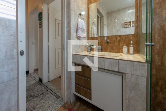 Banheiro Social de apartamento à venda com 2 quartos, 72m² em João Pinheiro, Belo Horizonte