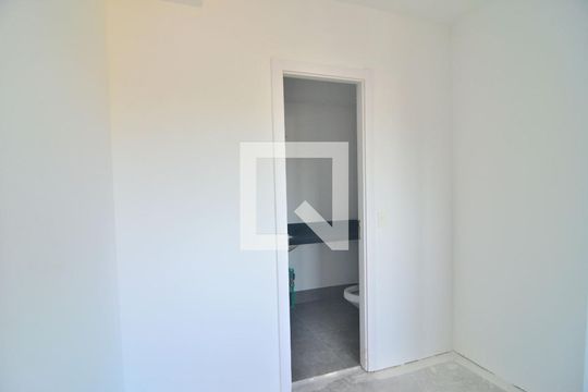 Dormitório de kitnet/studio à venda com 1 quarto, 39m² em Marechal Rondon, Canoas