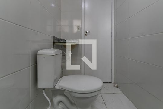 Banheiro de apartamento para alugar com 2 quartos, 55m² em Jundiapeba, Mogi das Cruzes
