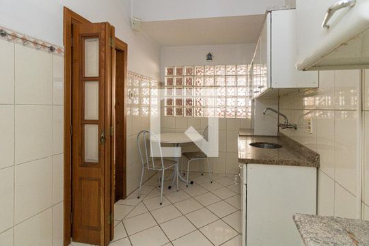 Cozinha e Área de Serviço de apartamento para alugar com 2 quartos, 82m² em Centro Histórico, Porto Alegre