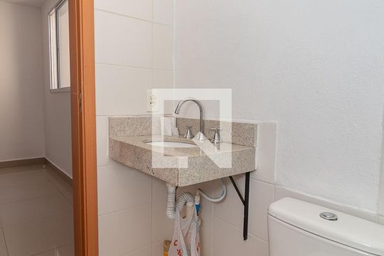 Banheiro de apartamento para alugar com 2 quartos, 47m² em Protásio Alves, Porto Alegre