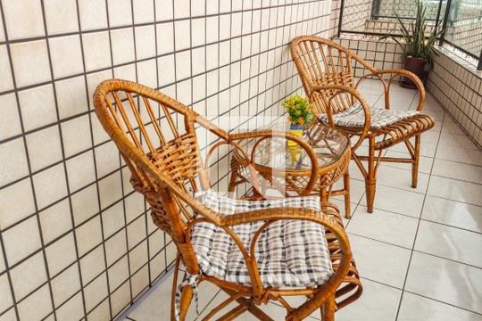 Detalhe varanda de apartamento para alugar com 2 quartos, 90m² em Vila Tupi, Praia Grande