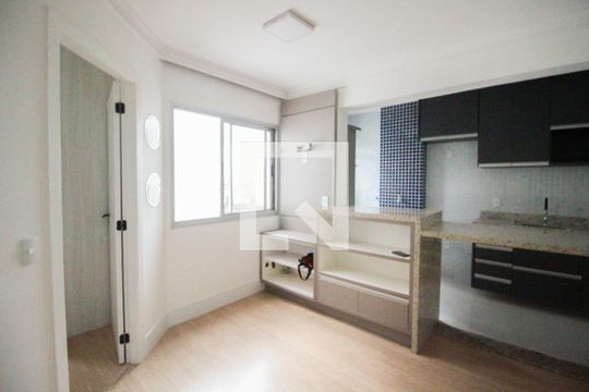 Sala de apartamento para alugar com 1 quarto, 38m² em Vila Carmosina, São Paulo