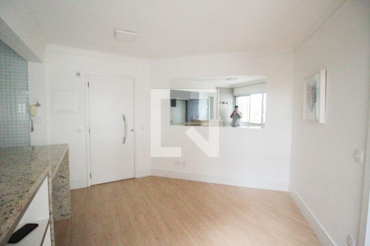 Sala de apartamento para alugar com 1 quarto, 38m² em Vila Carmosina, São Paulo