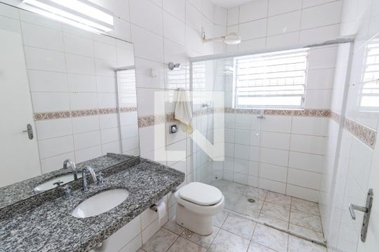 Banheiro de casa para alugar com 3 quartos, 160m² em Cursino, São Paulo