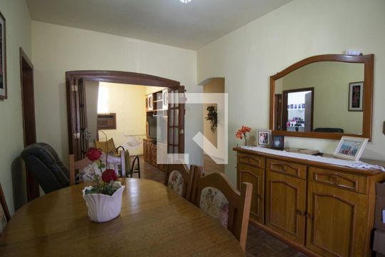Sala de casa de condomínio à venda com 4 quartos, 251m² em Rubem Berta, Porto Alegre