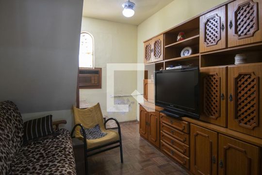 Sala de casa de condomínio à venda com 4 quartos, 251m² em Rubem Berta, Porto Alegre