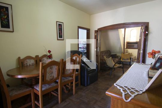 Sala de casa de condomínio à venda com 4 quartos, 251m² em Rubem Berta, Porto Alegre