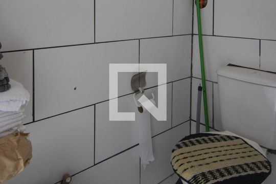 Banheiro Quarto 1 de casa de condomínio à venda com 4 quartos, 251m² em Rubem Berta, Porto Alegre