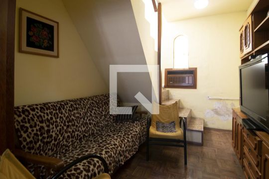 Sala de casa de condomínio à venda com 4 quartos, 251m² em Rubem Berta, Porto Alegre