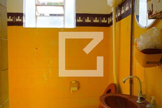 Banheiro Pátio de casa à venda com 3 quartos, 140m² em Floresta, Porto Alegre
