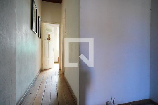 Corredor de casa à venda com 3 quartos, 140m² em Floresta, Porto Alegre