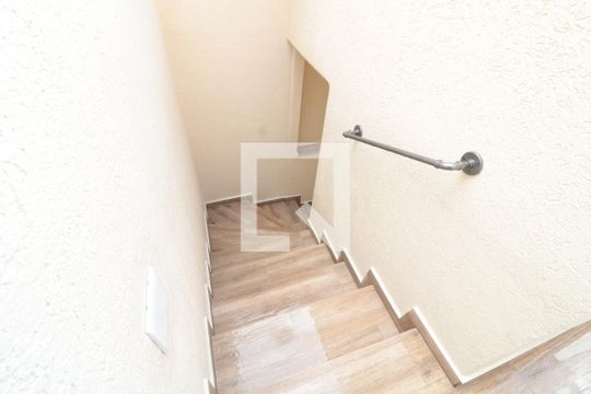 Escada de acesso a churrasqueira de casa à venda com 3 quartos, 170m² em Vila Esperança, São Paulo