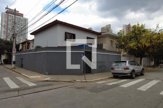 Fachada de casa à venda com 3 quartos, 250m² em Itaim Bibi, São Paulo