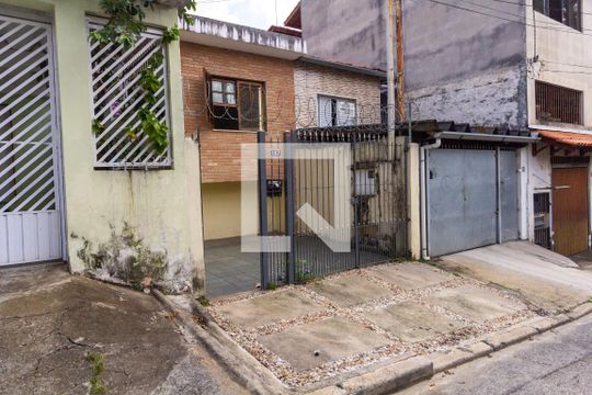 Fachada de casa para alugar com 2 quartos, 72m² em Ferreira, São Paulo