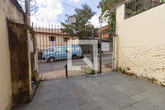 Garagem de casa para alugar com 2 quartos, 72m² em Ferreira, São Paulo