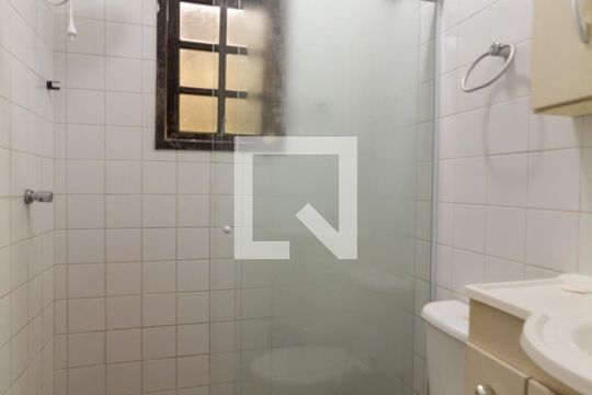 Banheiro de casa para alugar com 2 quartos, 72m² em Ferreira, São Paulo