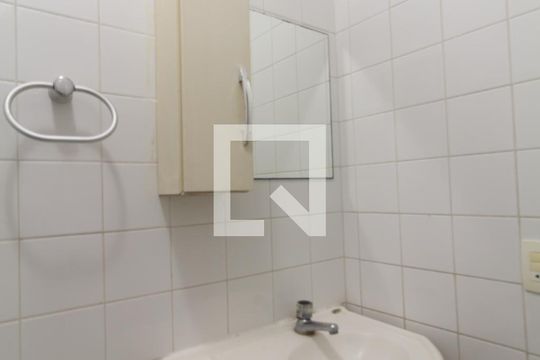 Banheiro de casa para alugar com 2 quartos, 72m² em Ferreira, São Paulo