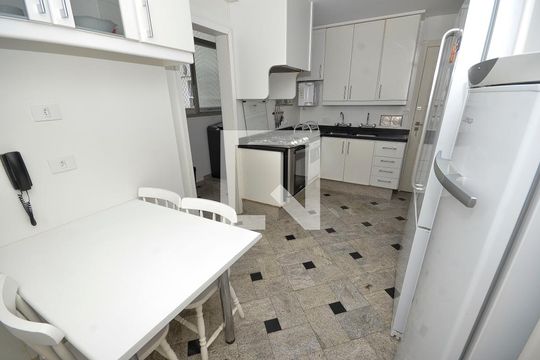 Cozinha de apartamento para alugar com 3 quartos, 131m² em Laranjeiras, Rio de Janeiro