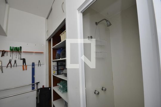 Quarto de area de serviço de apartamento para alugar com 3 quartos, 131m² em Laranjeiras, Rio de Janeiro