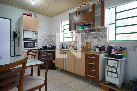 Cozinha de casa à venda com 2 quartos, 150m² em Sarandi, Porto Alegre