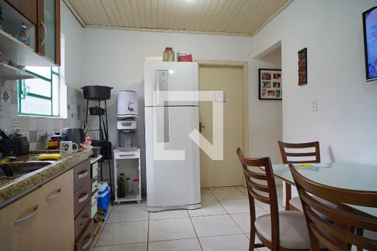 Cozinha de casa à venda com 2 quartos, 150m² em Sarandi, Porto Alegre