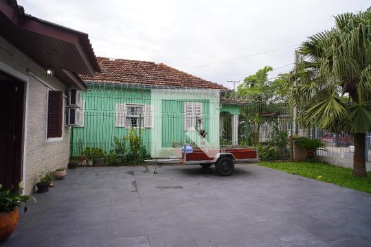 Pátio de casa à venda com 2 quartos, 150m² em Sarandi, Porto Alegre