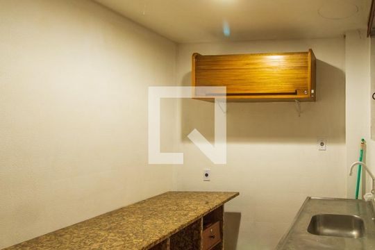 Cozinha de apartamento para alugar com 1 quarto, 33m² em Centro Histórico, Porto Alegre