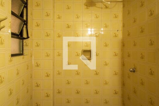 Banheiro de apartamento para alugar com 1 quarto, 33m² em Centro Histórico, Porto Alegre