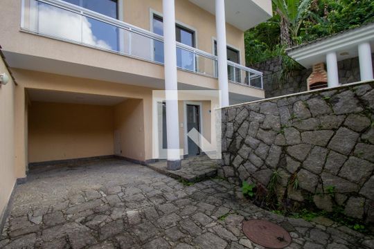 Garagem de casa à venda com 3 quartos, 350m² em Recreio dos Bandeirantes, Rio de Janeiro