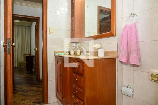 Banheiro de apartamento para alugar com 2 quartos, 85m² em Leblon, Rio de Janeiro