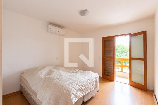 Suíte de casa para alugar com 3 quartos, 266m² em Lar São Paulo, São Paulo