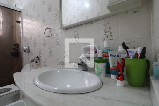 Pia do banheiro comum de casa à venda com 3 quartos, 320m² em Jardim Caravelas, São Paulo