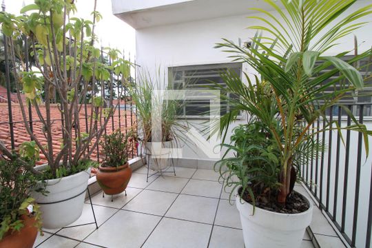 Varanda andar de cima da edícula de casa à venda com 3 quartos, 320m² em Jardim Caravelas, São Paulo
