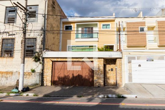 Fachada de casa à venda com 3 quartos, 227m² em Vila Dom Pedro I, São Paulo