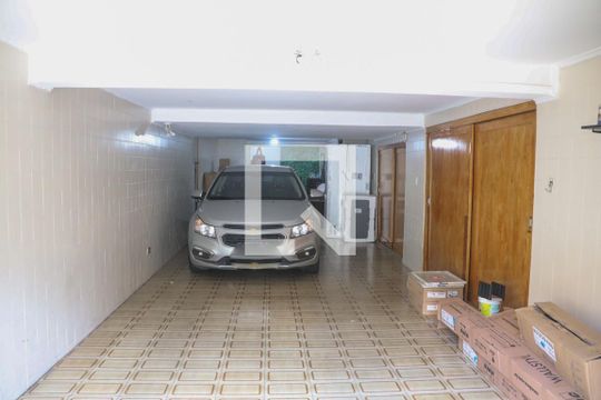 Garagem de casa para alugar com 3 quartos, 160m² em São José, São Caetano do Sul