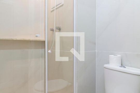 Banheiro de kitnet/studio à venda com 1 quarto, 26m² em Cerqueira César, São Paulo