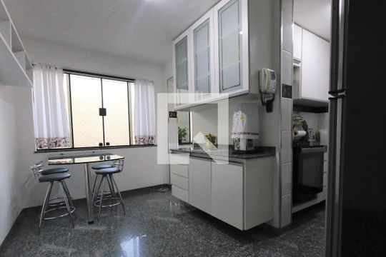Cozinha de casa à venda com 3 quartos, 222m² em Jardim Paraventi, Guarulhos