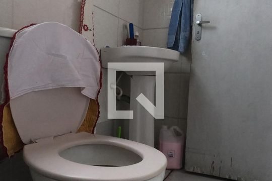 Banheiro de casa de condomínio para alugar com 2 quartos, 48m² em Residencial Parque Cumbica, Guarulhos