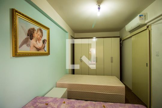 Quarto 1 de apartamento para alugar com 2 quartos, 53m² em Jardim Botânico, Porto Alegre