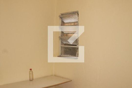 Quarto de Serviço de casa para alugar com 2 quartos, 80m² em Ramos, Rio de Janeiro