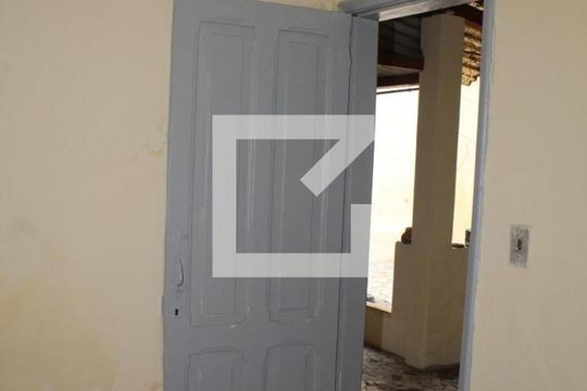 Quarto de Serviço de casa para alugar com 2 quartos, 80m² em Ramos, Rio de Janeiro